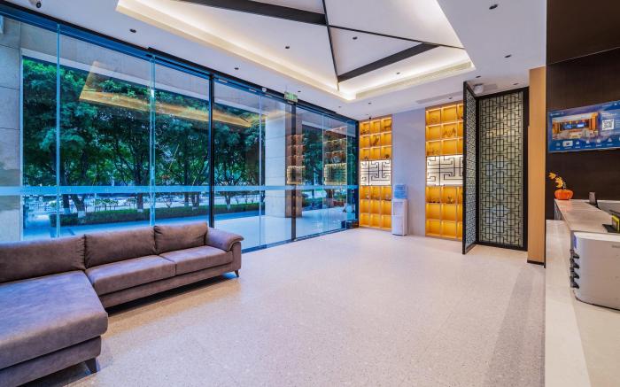 IU Hotel Chongqing Shiqiaopu Subway Station