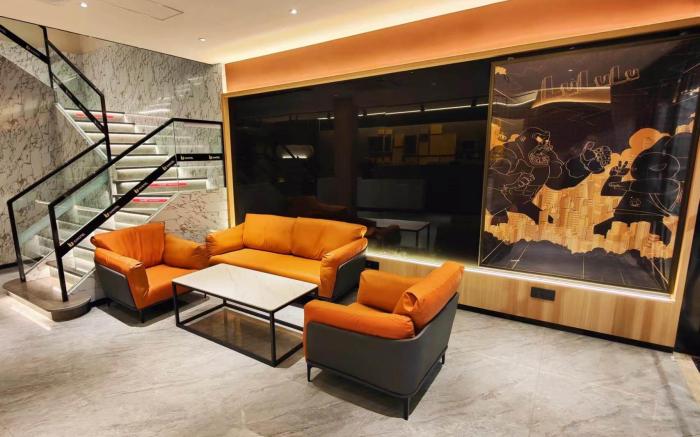 IU Hotel Yanliang Railway Station New Century Shopping Plaza