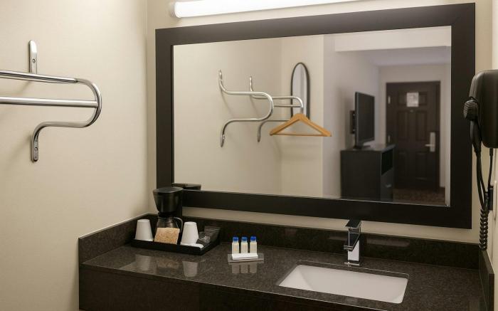 Boarders Inn & Suites by Cobblestone Hotels - Ashland City