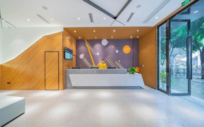 IU Hotel Chongqing Dadukou Pedestrian Street Xinshanchun Subway station