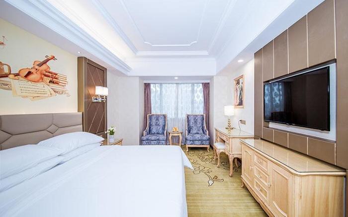 Vienna International Hotel Wuhan Houhu Xingye Road Metro Station