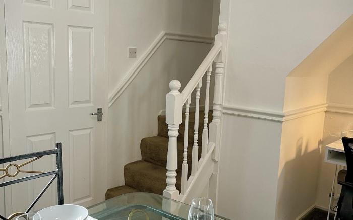 Ideal 2 bed pay-as-you-stay home in Widnes sleeps 5