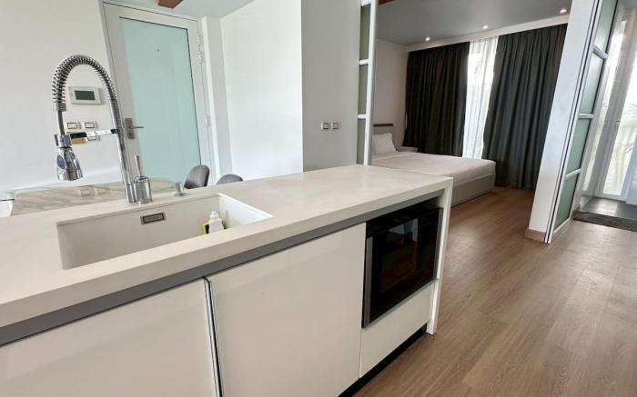 Calm Sunset Beach & Pool / 1 Bedroom - E21.2