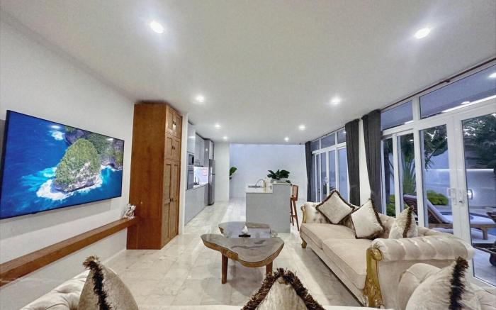 Lux Villa 4BR w/ pool, bathtub, washer near Canggu
