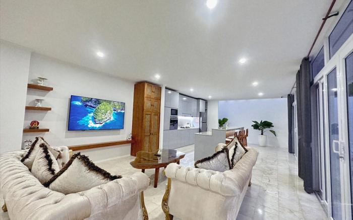 Lux Villa 4BR w/ pool, bathtub, washer near Canggu
