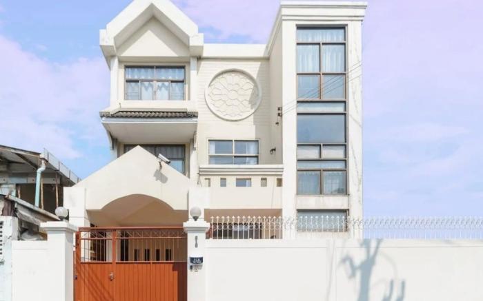 Charming 3-Storey house @ BTS Onnut Station