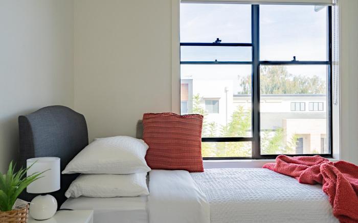 Bright & Airy 2BR | WiFi, Full Kitchen, Parking