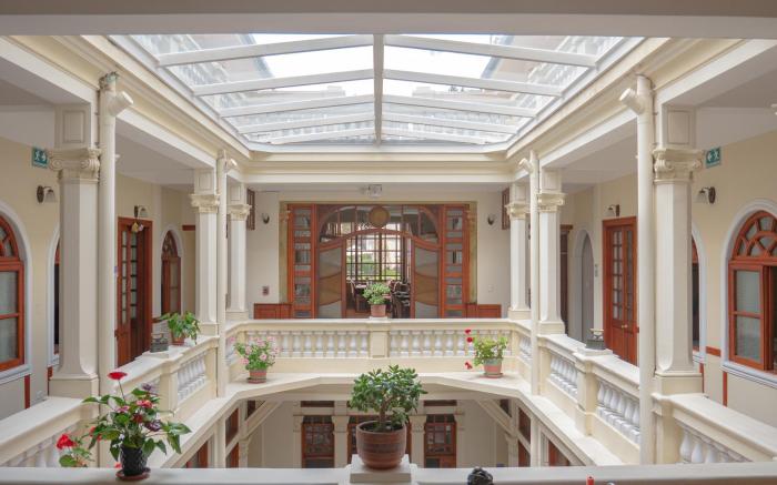 Casona 1914 Quito - Gothic Cathedral View Rooftop