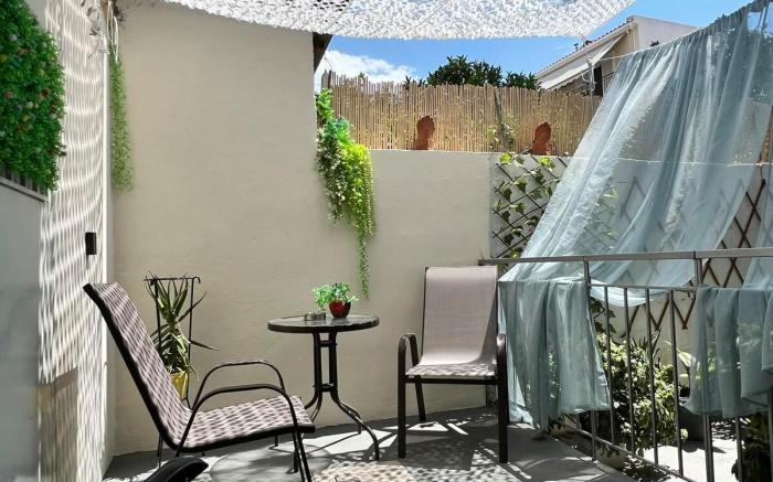 Ruby, luxury seafront house nearby  Delphi 