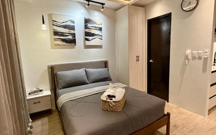 One Regis Megaworld (LITTLE D’S CONDO UNIT)