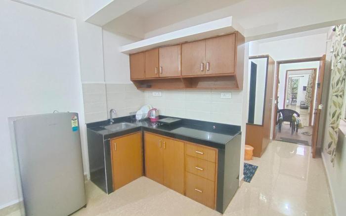 Cozy Studio Room with Balcony, AC, Wi-Fi, Backup,2