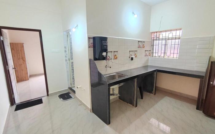 2 Bedroom wid Kitchen Near Candolim Beach