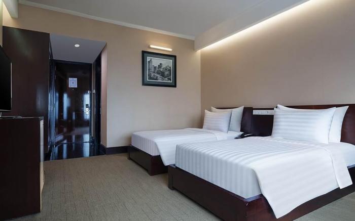 Manhattan Hotel Jakarta.