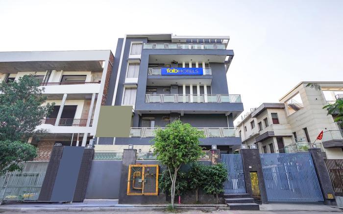 FabHotel Royale 30