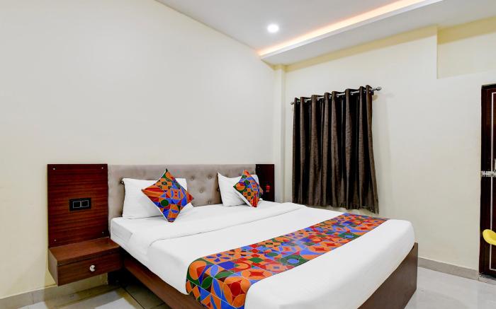 FabHotel Padmakar Kashi