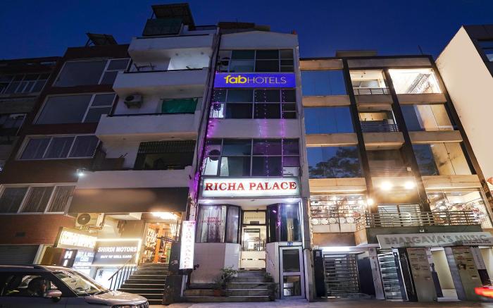 FabHotel Richa Palace