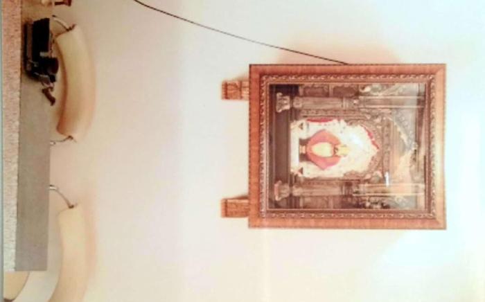 Rajhuns Deluxe Lodging