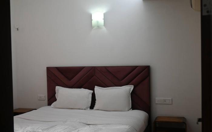 Luxurious 1BHK Apartment in Gurgaon with Shared Pool and BBQ Area