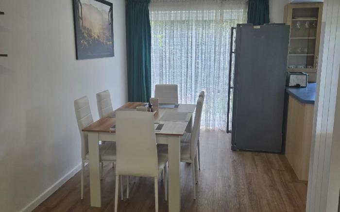 4BR in Staines with Private Garden & Easy Parking