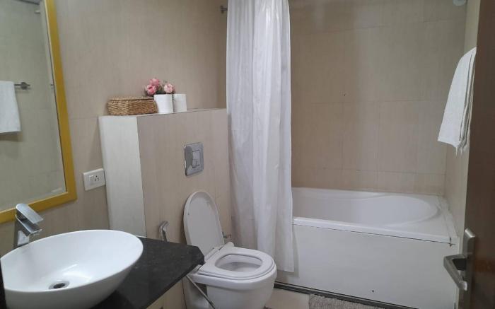 Luxury Serviced Apartment near Medanta Medicity