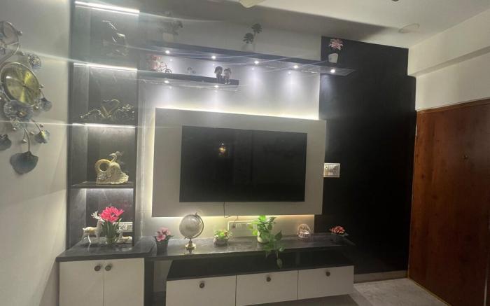 Cozy 1BHK 301 | Big TV, OTTs