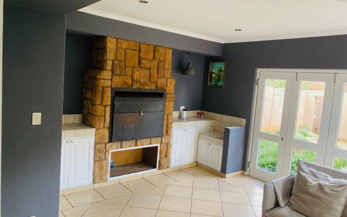 OR TAMBO AIRPORT HOLIDAY HOME/SELF CATERING HOME