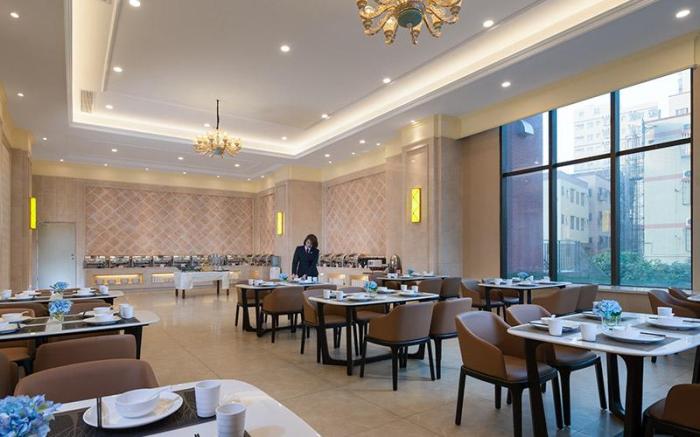 Vienna International Hotel Guangdong Foshan West Station Shishan Nanhai Sports Center