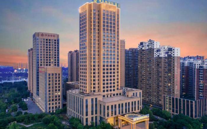 Vienna International Hotel 5.0 Hubei Huangshi Daye Center High-speed Railway Station