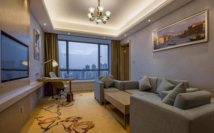 Vienna International Hotel Haikou High-speed Railway East Station Longhu Tianjie