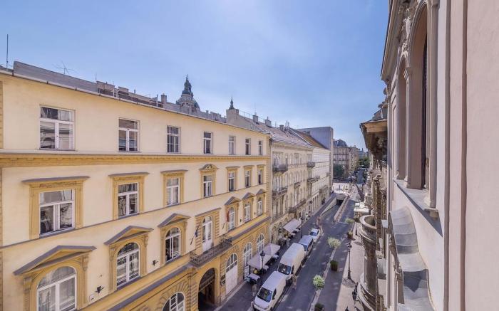 Sastop - Enjoy the vibe of the downtown from above