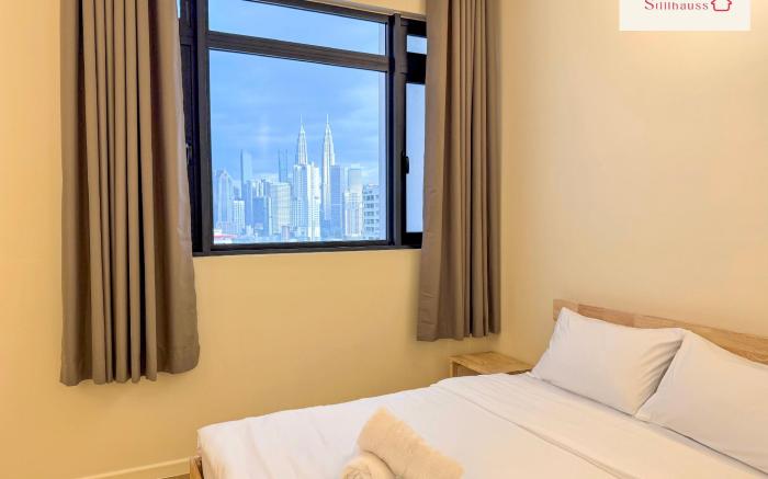 KLCC View | Netflix | Walk to LRT & Sunway Putra