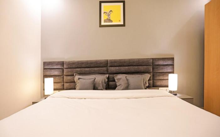 Housr DLF Phase 4 Sector 28 Near Galleria Market