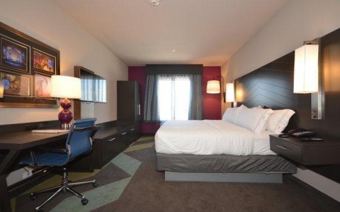 Holiday Inn Express & Suites Oklahoma City Mid - Arpt Area By IHG