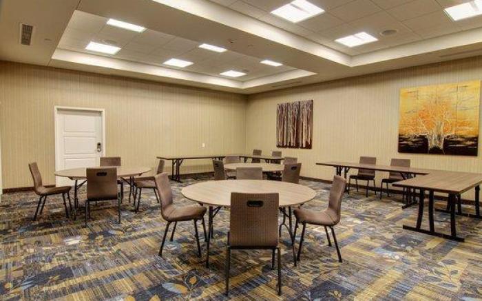Holiday Inn Express Fargo SW - I-94 Medical Center By IHG
