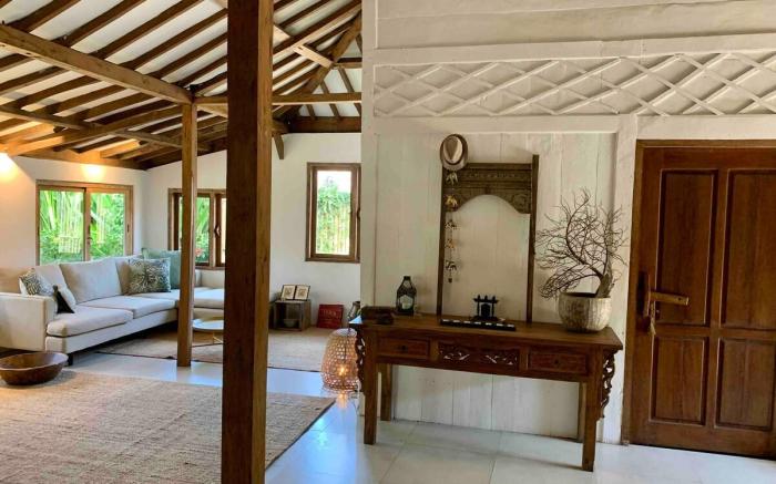 Quiet 3 BR -3 bathroom villa in heart of Canggu