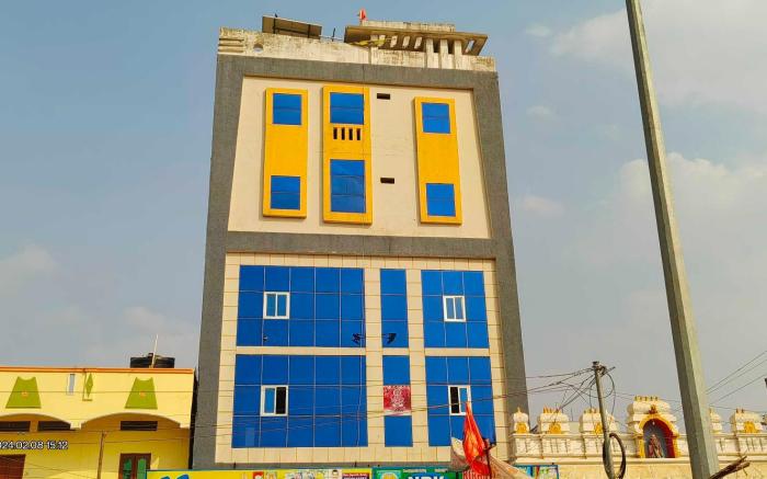 Townhouse Hayatnagar Bus Terminal