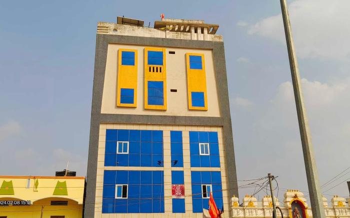 Townhouse Hayatnagar Bus Terminal