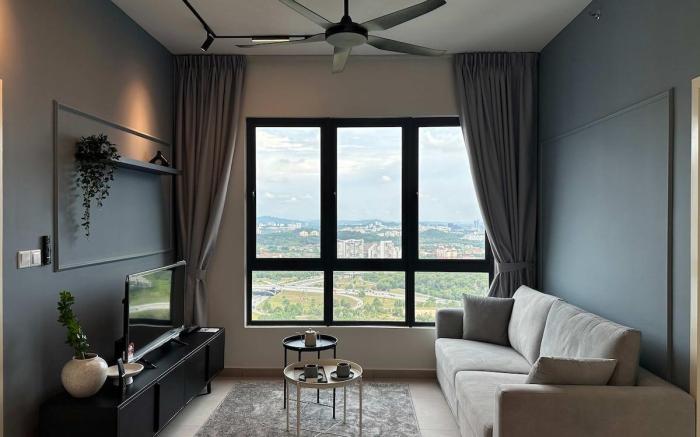 Modern Suite in Seri Kembangan | Nearby MRT