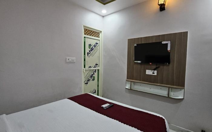 Goroomgo Pvs Grand Varanasi