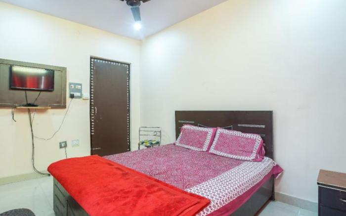 Goroomgo RLJ Guest House Varanasi