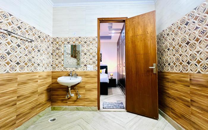 BluO Modern 3BHK Rohini - Lift , Parking , Balcony