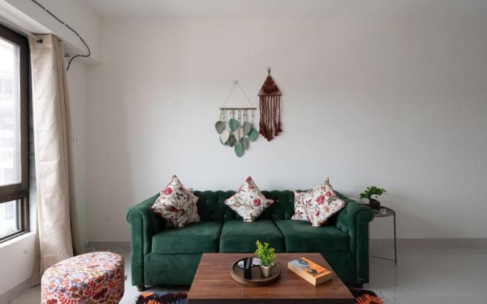 Boho, Breezy Sun-Kissed 2BHK Apt near Airport