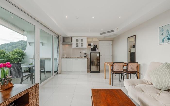 *1BR Condo | Sea View & 5 Min to Beach C196