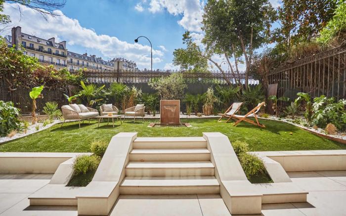 Sumptuous apartment with garden / Arc de Triomphe