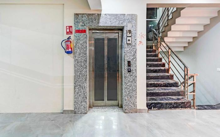 Super Collection O Sector 86 Noida