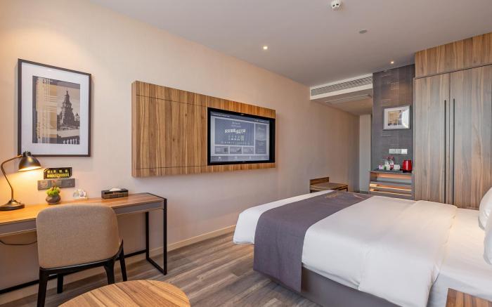 Home Inn Plus Linyi Mall Campus Town