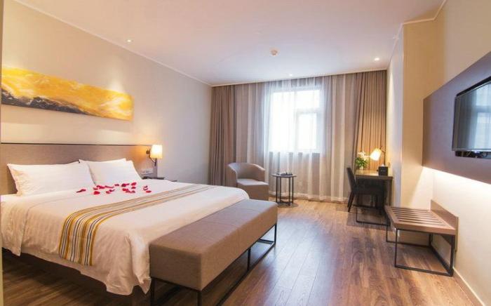 Home Inn Plus Weihai High-speed Railway Station Hanlefang Pedestrian Street