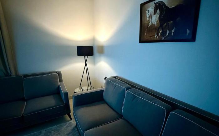 جناح بغرفتين نوم وصالة