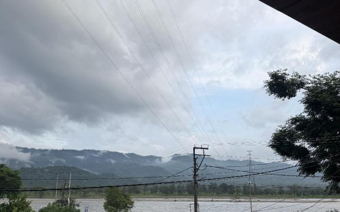 Ganga Nest | Cosy 2 BHK with Ganga View