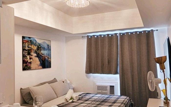 M & R Staycation Condo
